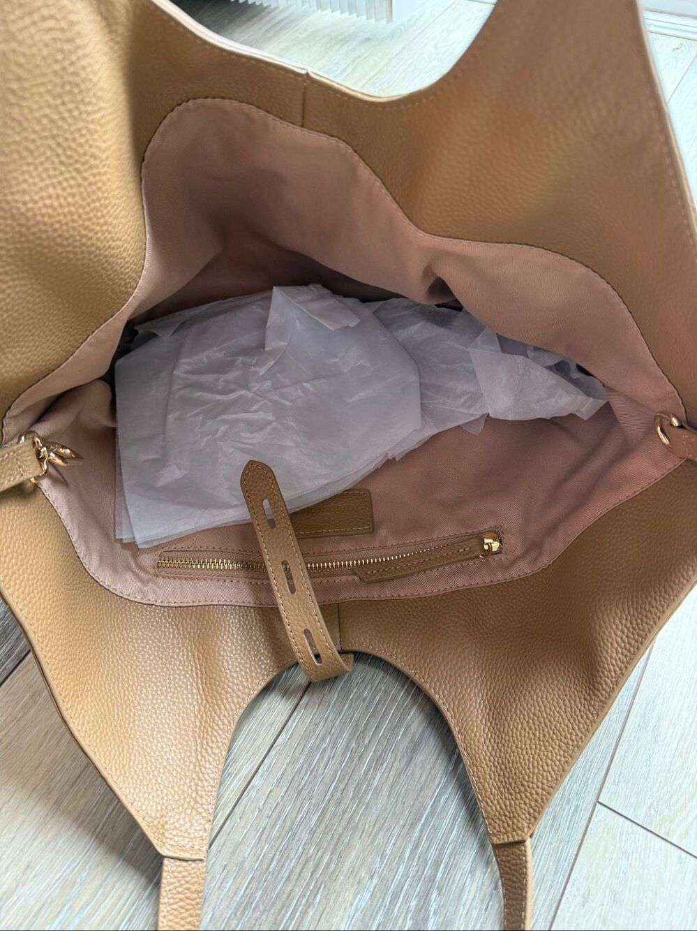 Tote Le Monde 100% Leather Milan Tote In The Color Camel Tan - Picture 10 of 12